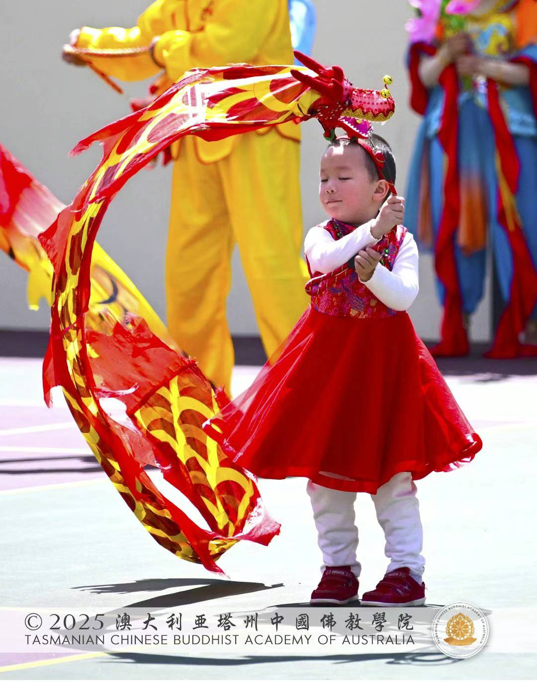 本次大弘年龄最小,年仅3岁的金刚子甄, 在台上表现淡定自如, 引起全校小朋友的最热烈欢迎。
