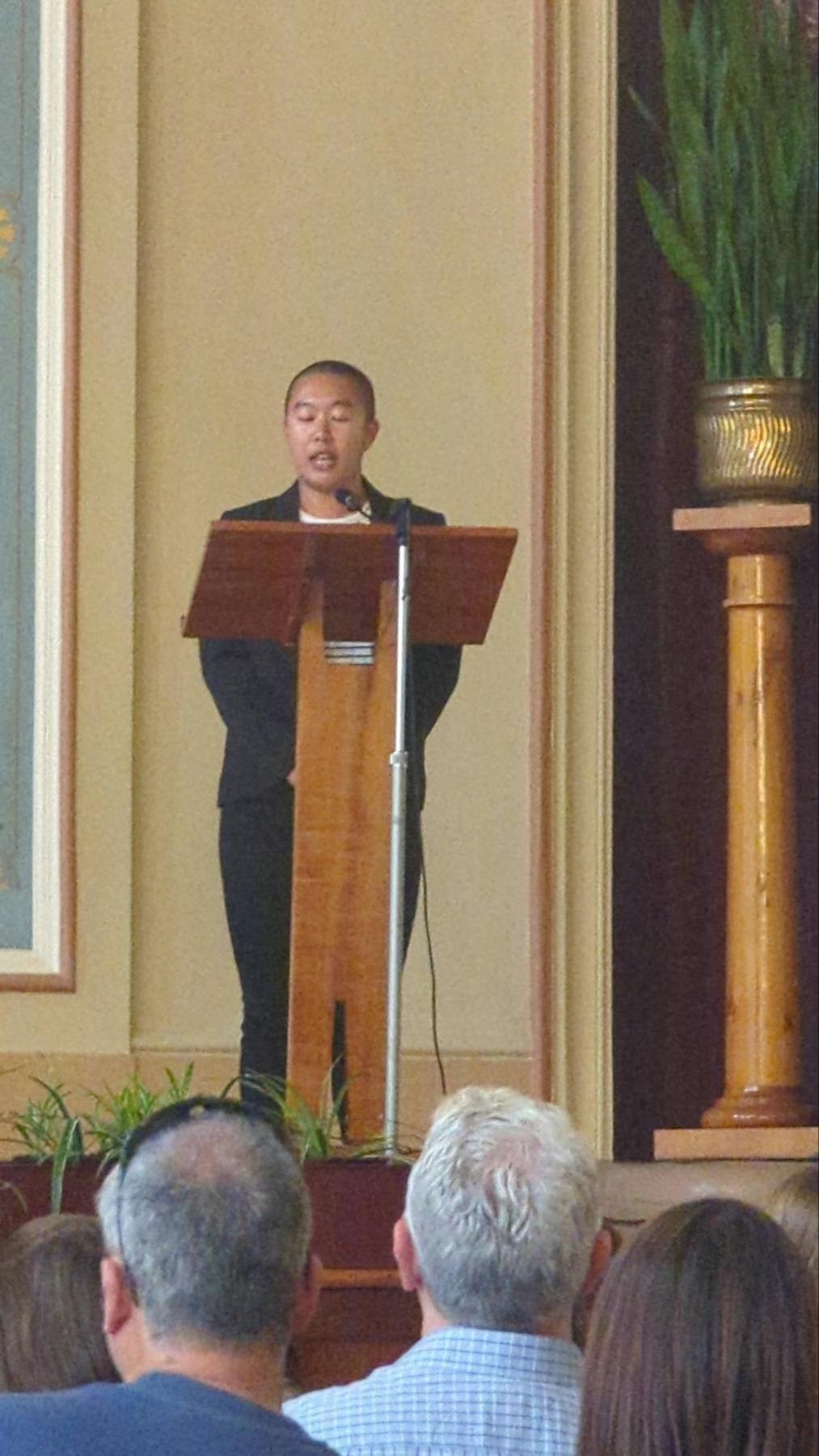 [VFH]佛護轉世者慈善音會樂台上發言