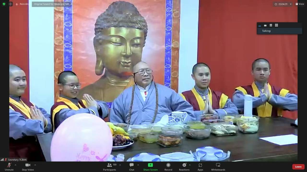 弟子恭呈上刚才在   师尊圣诞法会弄的一些截屏的照片，感到很有纪念意义。